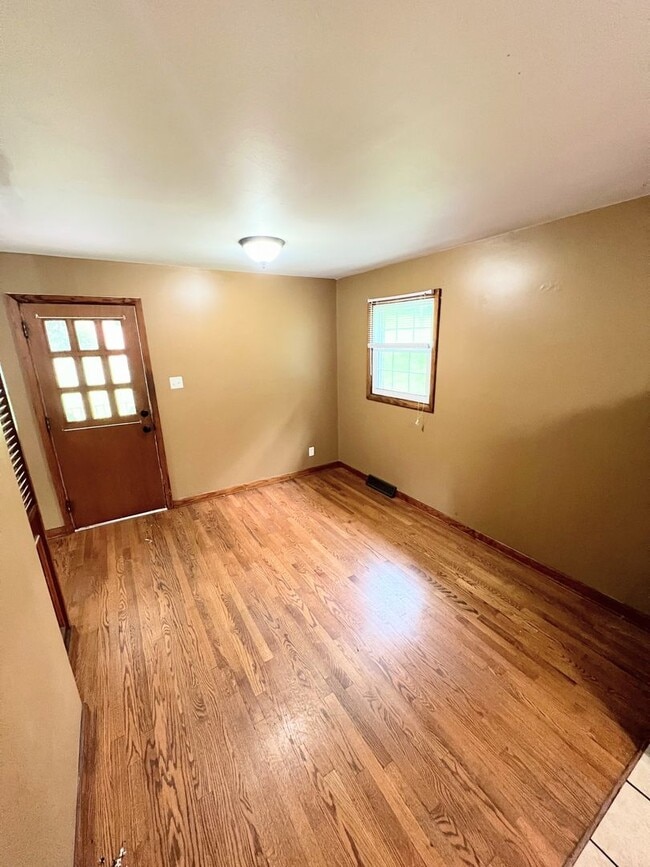 Building Photo - 3 Bedroom House in Campbell County