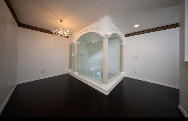 Building Photo - 5456 Los Palma Vista Dr