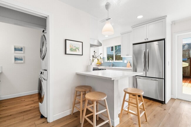 Building Photo - 3850 Bramble Ln