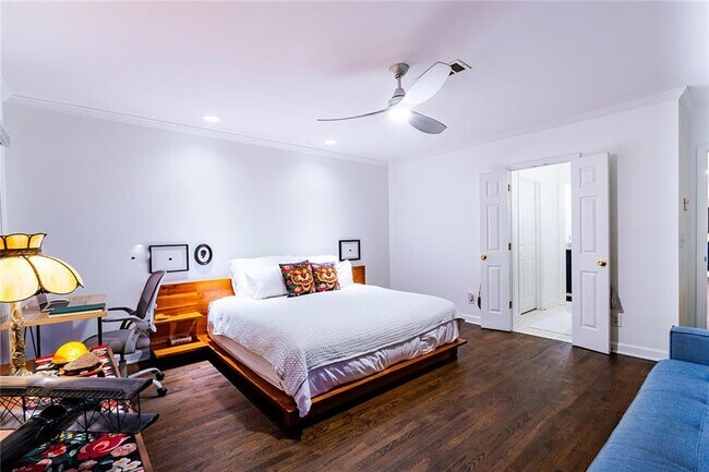 Building Photo - 4006 N Stratford Rd NE