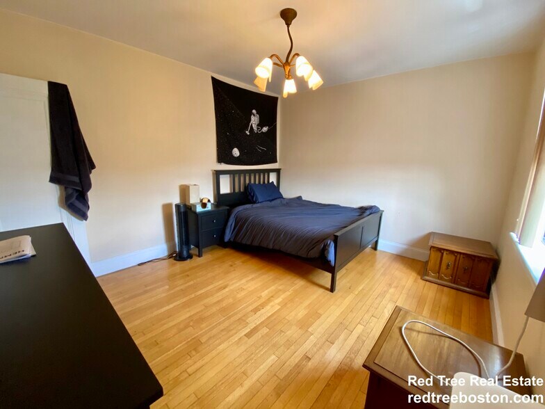 Building Photo - 137 Englewood Ave