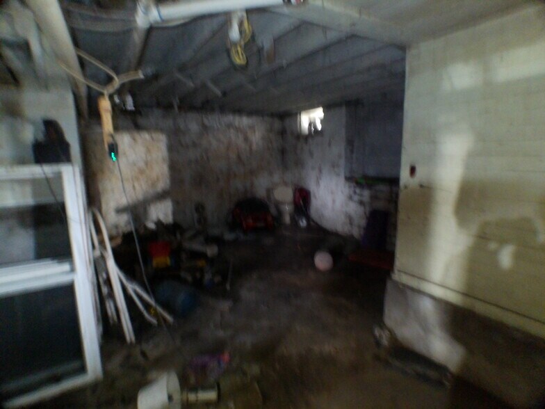 Building Photo - 1035 E Main St