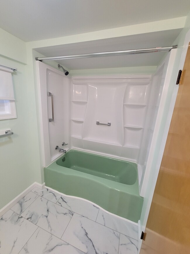 Building Photo - 21 Cook St