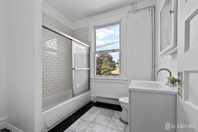 Building Photo - 410 Chadwick Ave