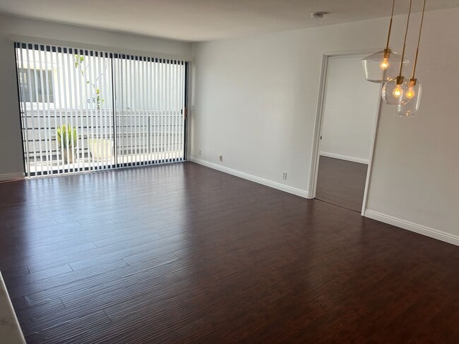 Building Photo - $3850 / 3br - Condo 3 beds 2 baths (West LA)