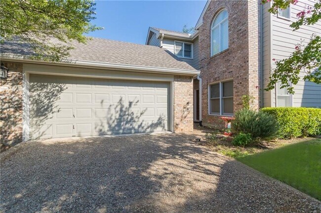 Building Photo - West Austin 3x3 Cozy Home!