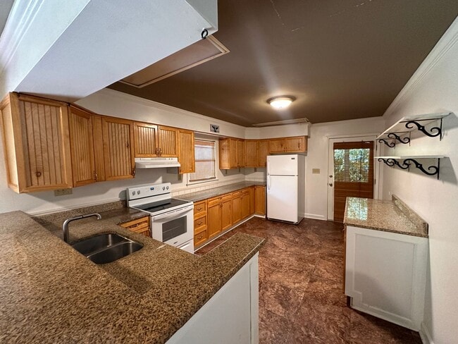 Building Photo - Single Family Home