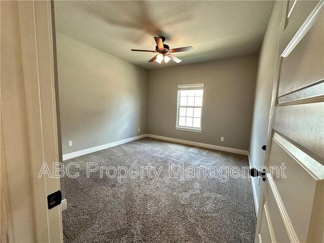 Building Photo - 3819 W Maclura Way