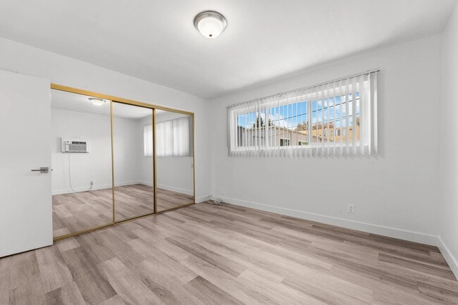 Building Photo - 925 W 30th St