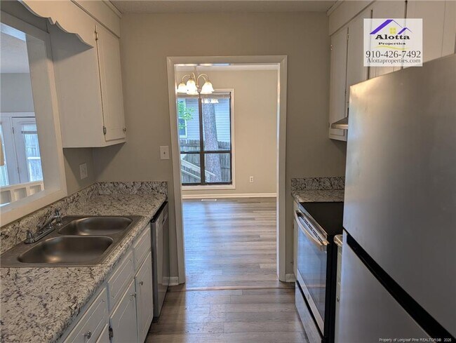 Building Photo - 482 Corning Pl