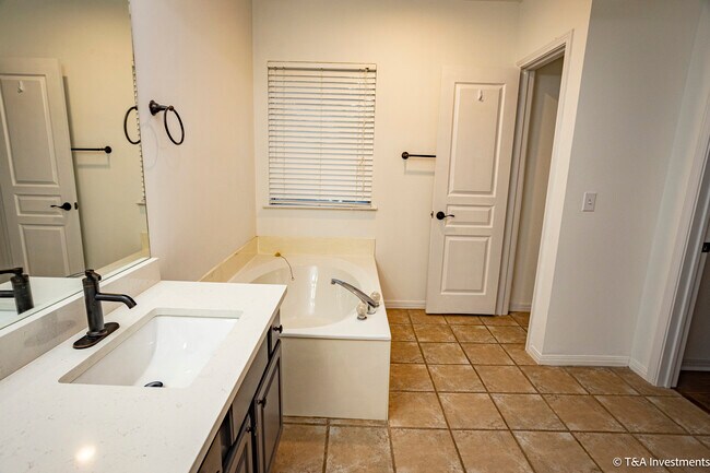 Master Bathroom with Tub - 25015 Lost Arrow
