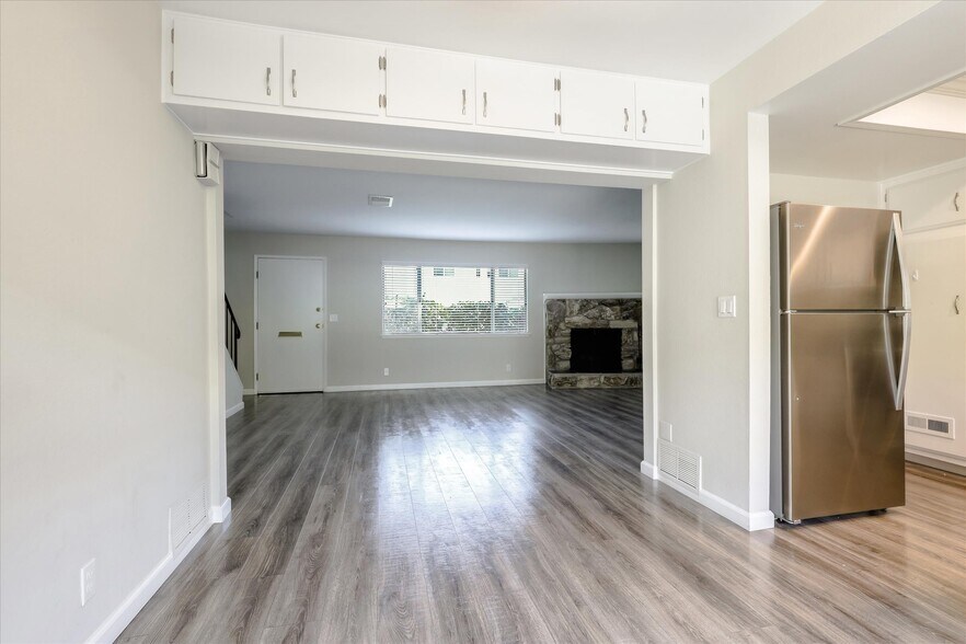 Building Photo - 66 Miramonte Dr