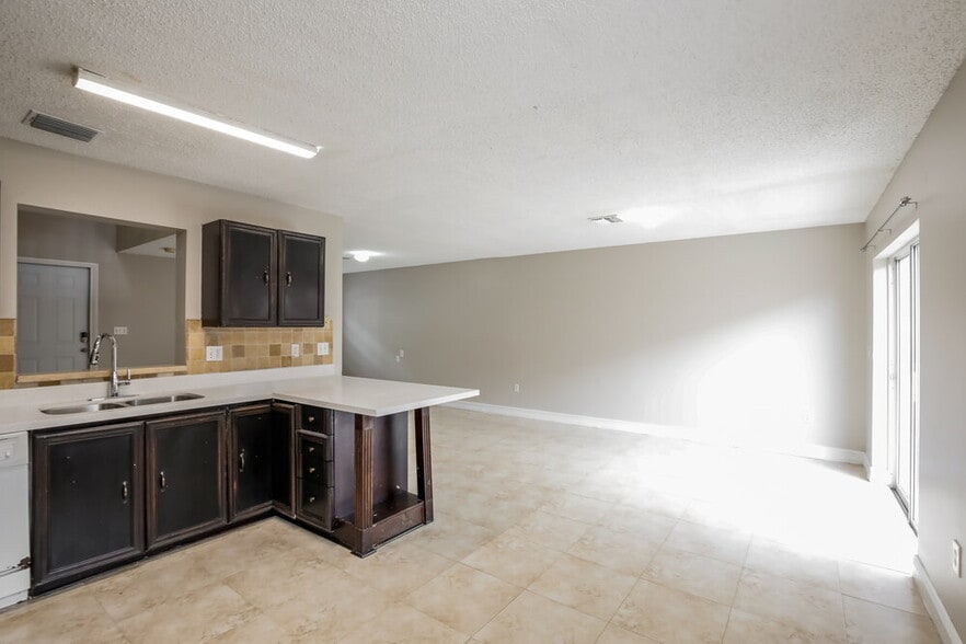 Building Photo - 40 NW 110th Ave