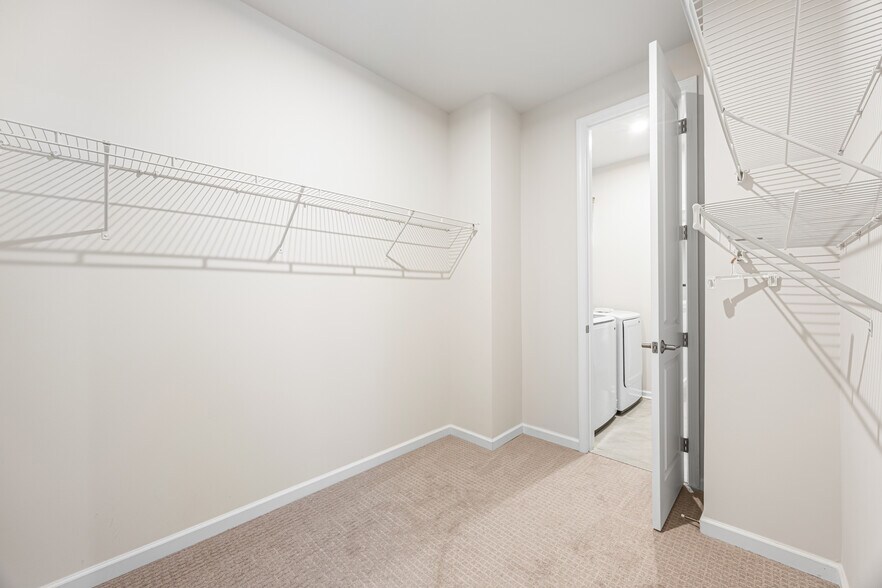 Building Photo - 529 Madison Falls Ct