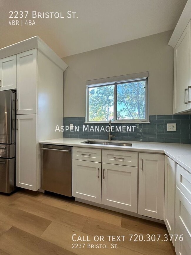 Building Photo - 2237 Bristol St