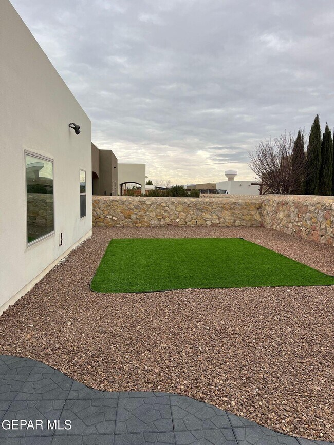 Building Photo - 13197 Hazy