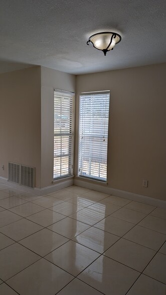 dinning room - 6909 Lake Place Ct