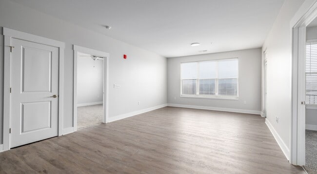 Building Photo - 334 W Diehl Rd