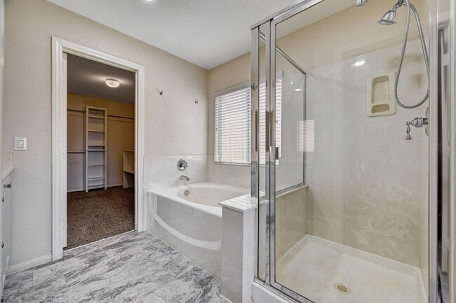 Building Photo - Beautiful 3 Bedroom + Loft - SOLAR INCLUDED!