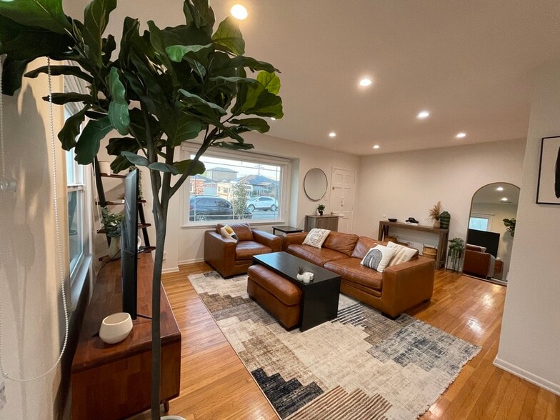 Building Photo - 5506 W 123rd St