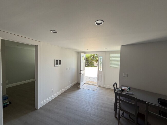 Building Photo - 3 bedroom house with amazing views