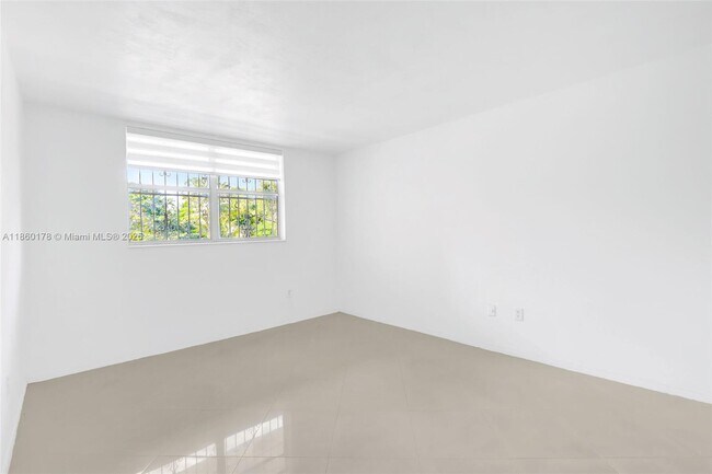Building Photo - 1475 NE 125th Terrace