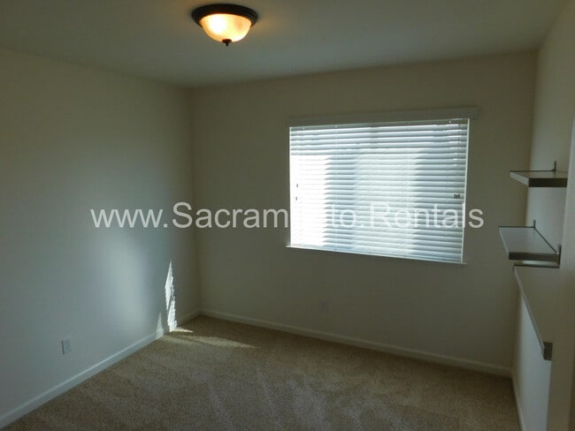 Building Photo - Very Nice Updated 4bd/3ba Rancho Cordova H...