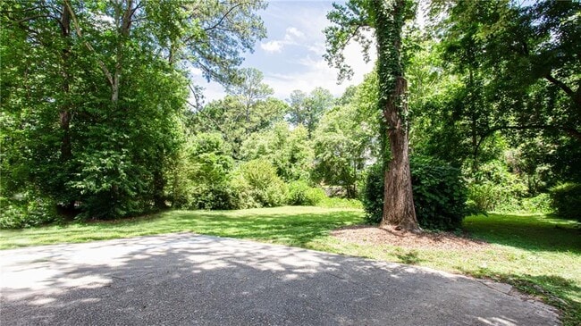 Building Photo - 4293 Rickenbacker Way NE
