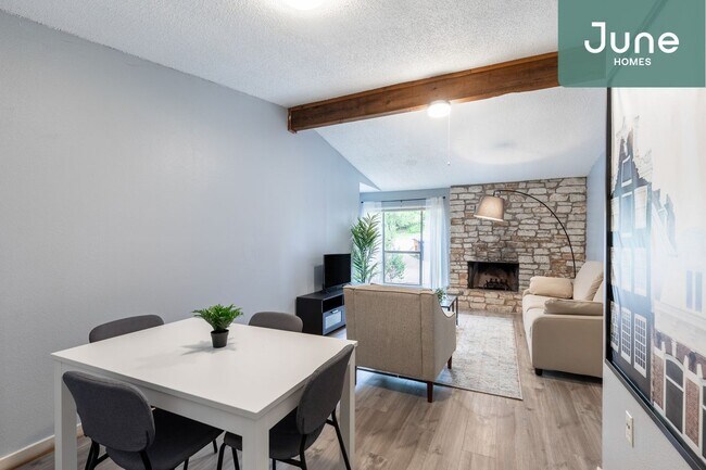 Building Photo - Queen room in 3-bed/1.5-bath Home