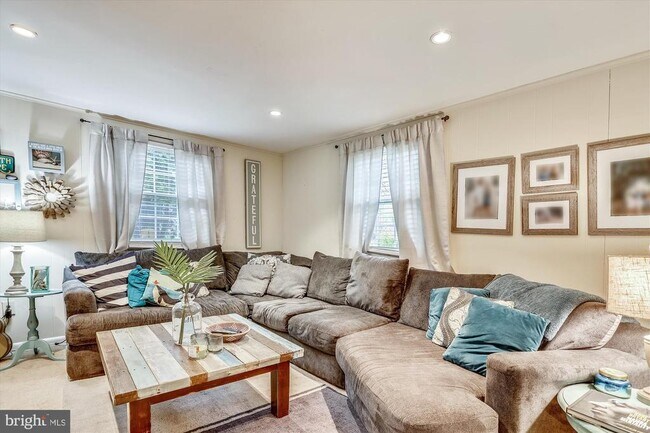 Building Photo - 1048 Dalebrook Dr