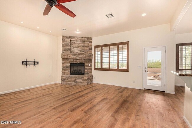 Building Photo - 1415 W Lavitt Ln