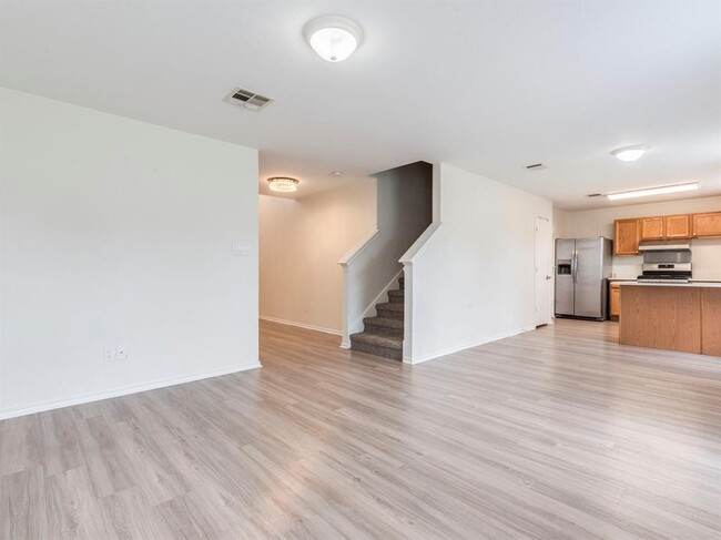 Building Photo - 221 Carriage Way