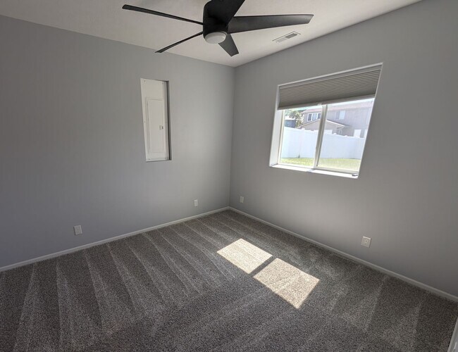 Building Photo - 5011 Clearwater Dr