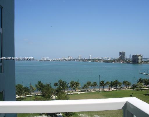 Building Photo - 1900 N Bayshore Dr