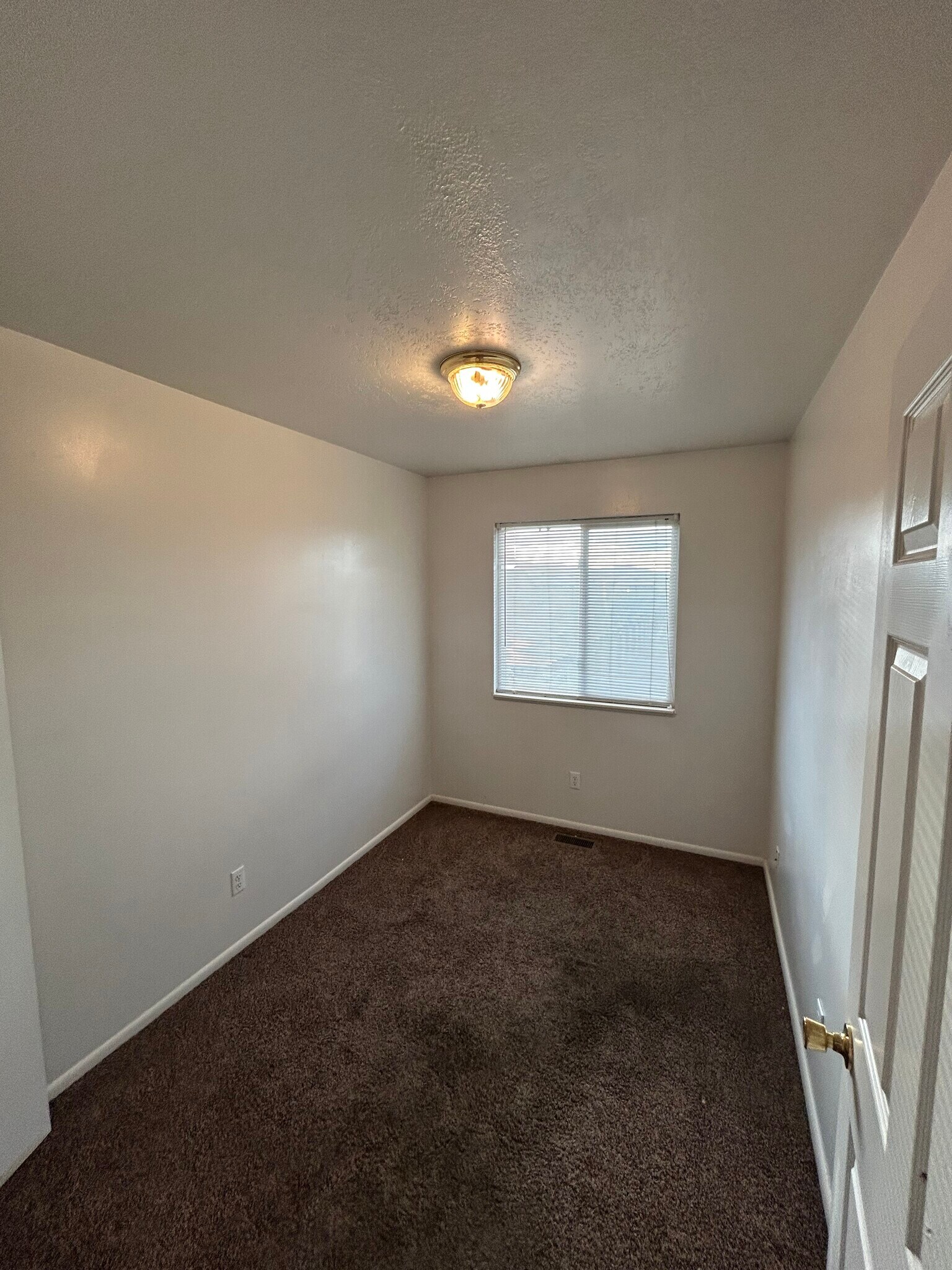 Building Photo - 166 E 1800 N