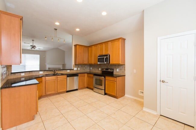 Building Photo - 10206 N Pine Ivy Ln