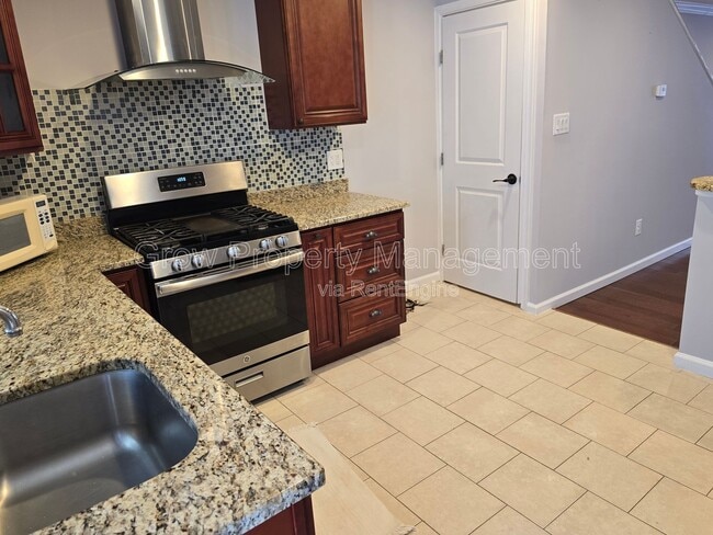 Building Photo - 1649 S Bailey St