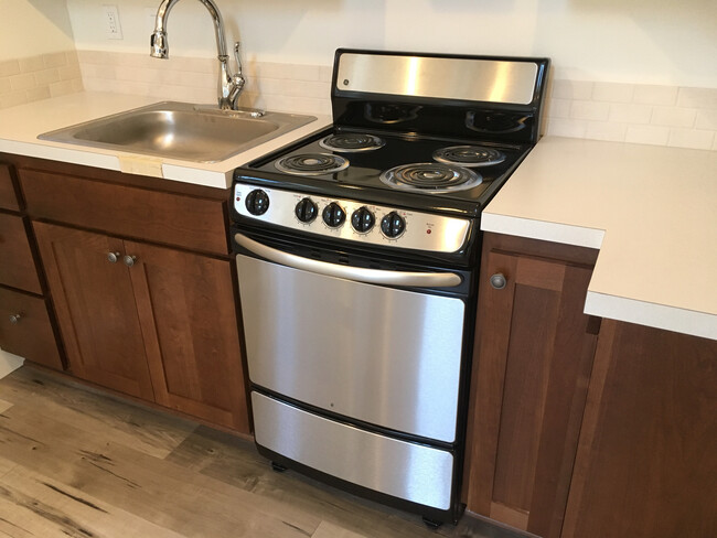 Brand new appliances and custom cabinets. - 4926 SE 60th Ave