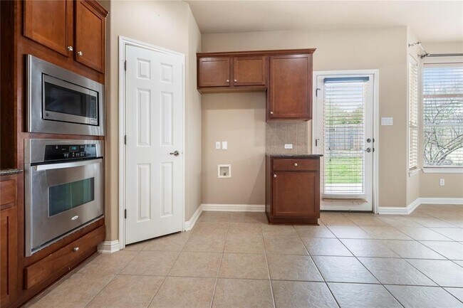 Building Photo - 1709 Greenside Trail