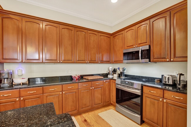 Building Photo - 407 E Hull St