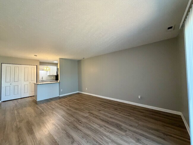 Building Photo - 1128 Southwood Dr