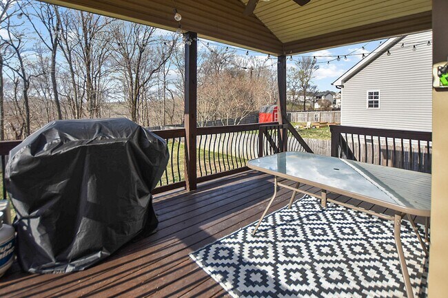 Building Photo - Dog Friendly Four Bedroom!