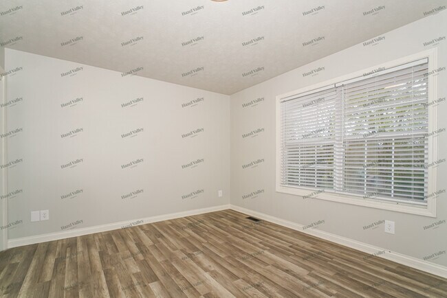 Building Photo - 17 Gerry Ct