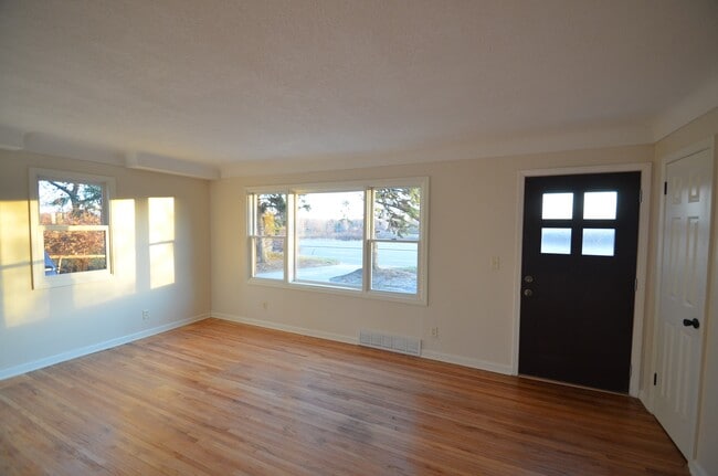 Building Photo - 612 Highway 55