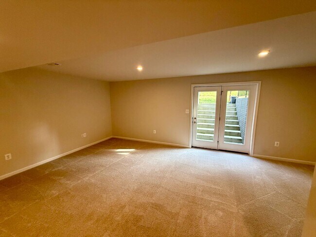 Building Photo - 1116 City View Ln