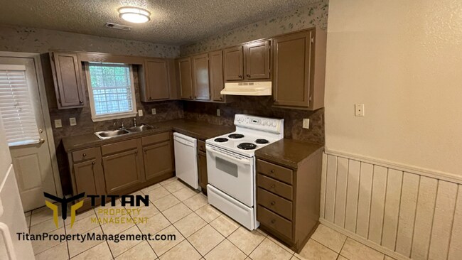 Building Photo - 2 Bed/2 Bath Apartment