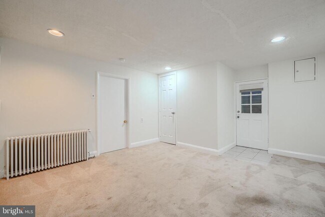 Building Photo - 521 Academy Rd