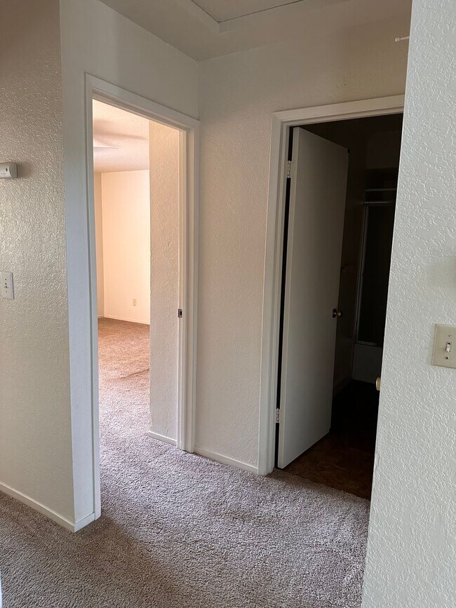Building Photo - Charming 2/1 Duplex With Access To The Cou...