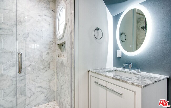 Building Photo - 422 Smithwood Dr