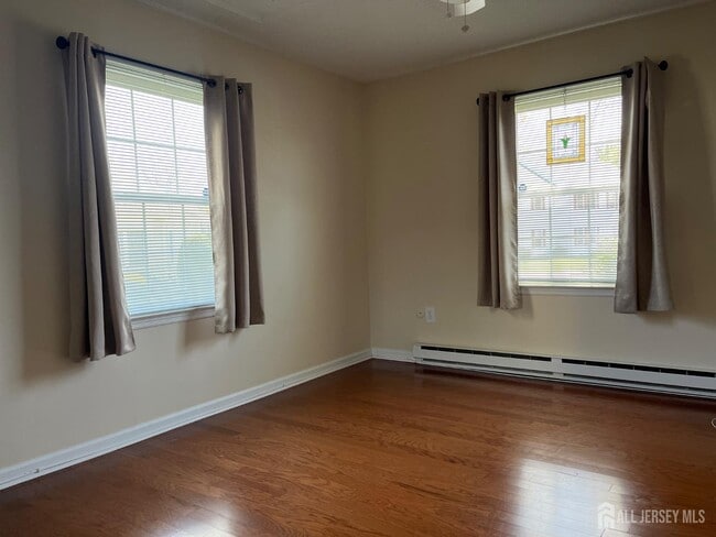 Building Photo - 333N Newport Way